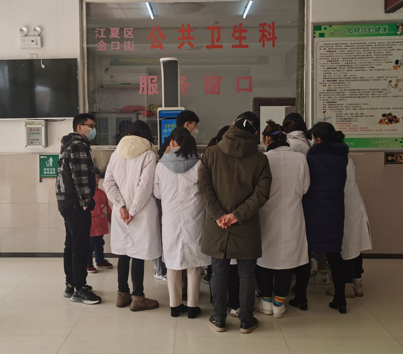 醫護人員體驗健康一體機現場.jpg 醫護人員體驗健康一體機現場.jpg