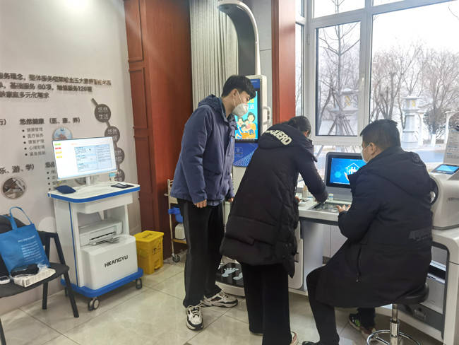 泰安養(yǎng)老中心的健康體檢一體機.jpeg
